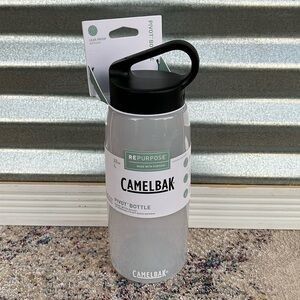 NWT CamelBak Pivot BPA-free Water Bottle 32 oz, Cloud